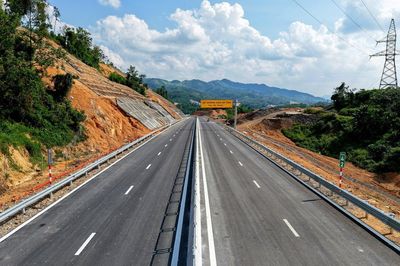 Sắp thông xe 27km cao tốc Hữu Nghị - Chi Lăng, rút ngắn thời gian kết nối tỉnh Lạng Sơn