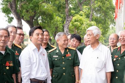 Phó Chủ tịch Quốc hội, Thượng tướng Nguyễn Doãn Anh gặp mặt Đoàn đại biểu Bảo tàng Chiến sĩ cách mạng bị địch bắt, tù đày