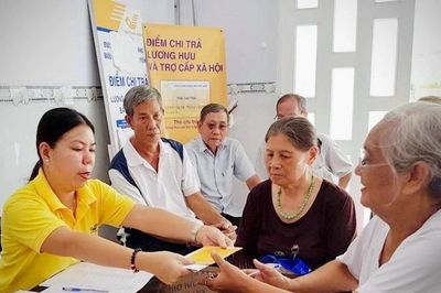 Cán bộ xã, phường, thị trấn già yếu đã nghỉ việc sẽ được tăng 0,8% trợ cấp