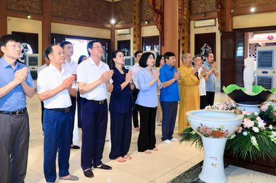 Chủ tịch HĐND TP Hà Nội chúc mừng Đại lễ Phật đản năm 2026