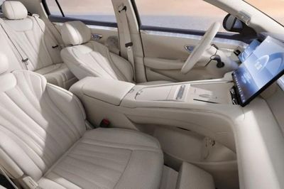 Trung Quốc muốn xóa ghế 'zero-gravity' khỏi xe điện vì nguy cơ tử vong khi va chạm