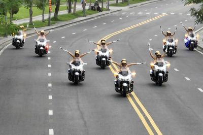 Bắn pháo hoa khai mạc hội thao quân sự, võ thuật Công an Nhân dân ở TP Huế