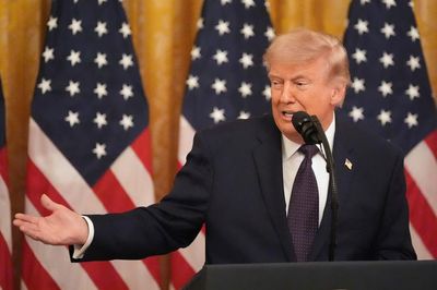 Ông Trump tuyên bố dỡ phong tỏa hải quân, đặt điều kiện 'không hạt nhân' với Iran
