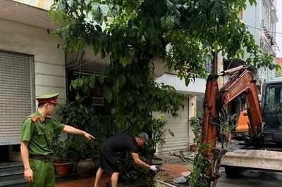 Phường Tương Mai quyết liệt xử lý vi phạm vỉa hè: Trả lại không gian cho người đi bộ