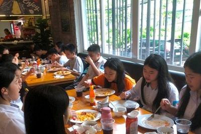 Lễ chia tay cuối cấp: Càng hào nhoáng càng lãng phí