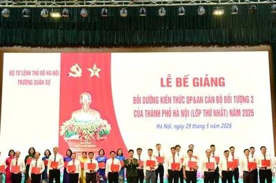 Bế giảng lớp bồi dưỡng kiến thức quốc phòng và an ninh cán bộ đối tượng 2 thành phố Hà Nội