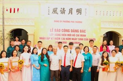 Phường Phú Thượng tổ chức Lễ báo công dâng Bác cho đảng viên mới
