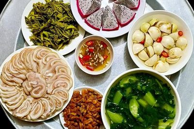 15 mâm cơm mùa hè ngon bổ rẻ chỉ 100.000 đồng cho gia đình giữa lúc chi tiêu eo hẹp của mẹ đảm Hà Nội
