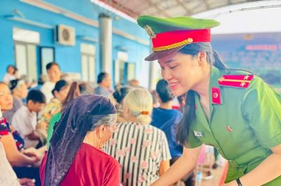 Công an Hà Nội và Bệnh viện Bạch Mai đưa y tế chất lượng cao về với đồng bào xã Ba Vì