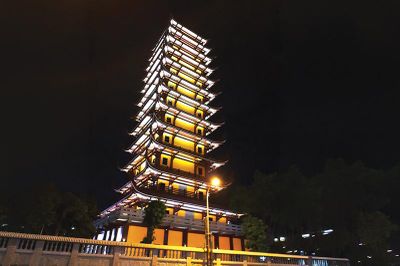 Gần chùa nghe kinh…