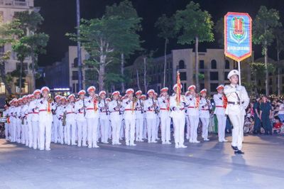 Thanh Hóa: Rộn ràng đêm quân nhạc và diễu hành tại quảng trường biển