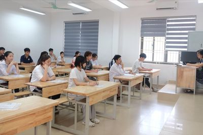 Thi lớp 10 ở Hà Nội: 390 thí sinh vắng thi môn Văn, 1 em mang điện thoại vào phòng thi