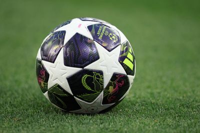 Các huyền thoại ủng hộ ai tại chung kết Champions League 2025/26?