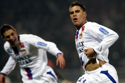 Cầu thủ từng 3 lần vô địch Ligue 1 đột ngột qua đời