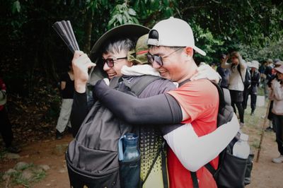 Nhân sự TP.HCM khóc cùng đồng nghiệp Hà Nội ở team building