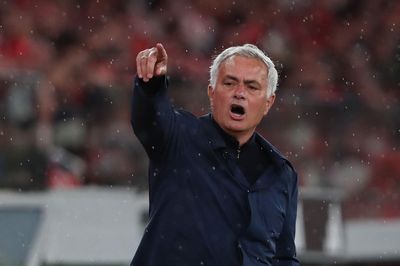 Về Real, Mourinho lập tức ra 'yêu sách' chuyển nhượng
