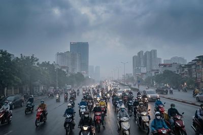 Thời tiết hôm nay 30.5: Không khí Hà Nội có nơi ở mức xấu