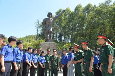 Vang mãi hào khí Ba Gia