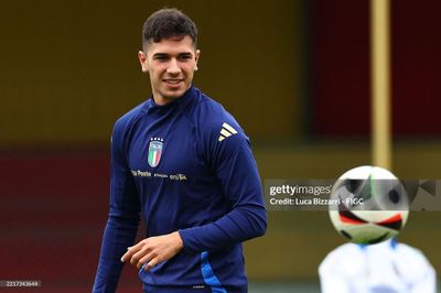 Cựu tuyển thủ trẻ Italia đổi màu áo vì World Cup
