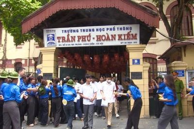 Ghi nhận môn thi Ngữ văn lớp 10 tại điểm thi THPT Trần Phú