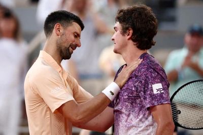 Roland Garros 2026: Joao Fonseca lội ngược dòng hạ gục Novak Djokovic