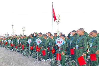 Hơn 300 'chiến sĩ nhí' tham gia chương trình 'Học kỳ trong Quân đội'