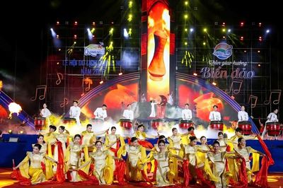 'Quảng Ngãi - Bản giao hưởng biển đảo' mở màn mùa lễ hội rực rỡ
