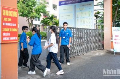 [Ảnh] Sĩ tử Hà Nội tự tin trong ngày đầu tiên của kỳ thi tuyển sinh lớp 10
