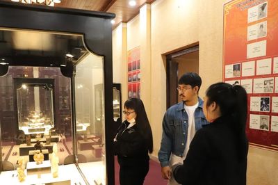Độc đáo bộ sưu tập cổ vật cung đình triều Nguyễn tại Lâm Đồng