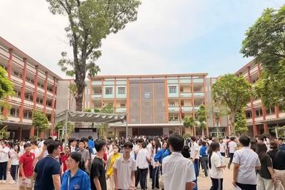 Sáng 30/5, gần 123.500 thí sinh Hà Nội chính thức bước vào kỳ thi lớp 10