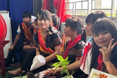 Món quà bất ngờ trong lễ bế giảng của học sinh vùng cao