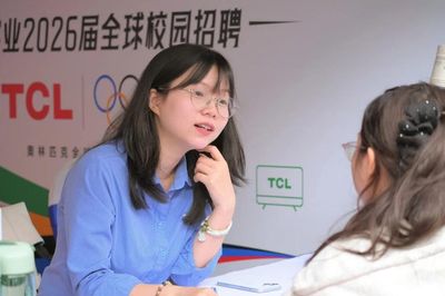 Sinh viên khối ngành khoa học xã hội tìm cơ hội việc làm từ doanh nghiệp