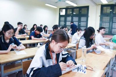 Thi lớp 10 Hà Nội: môn Ngoại ngữ, 401 thí sinh bỏ thi, 1 thí sinh vi phạm quy chế