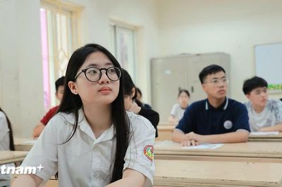 Sáng nay, gần 123.500 sỹ tử Hà Nội bắt đầu làm bài dự thi vào lớp 10
