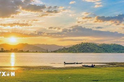 Hồ Lắk - hồ nước ngọt tự nhiên lớn nhất và đẹp nhất Tây Nguyên