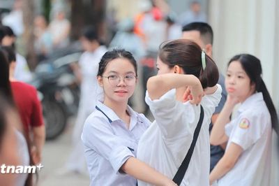 Kỳ thi vào 10: Thí sinh bắt đầu làm bài thi đầu tiên, môn Ngữ văn