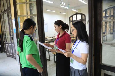 Thi lớp 10 Hà Nội: Thí sinh bắt đầu làm bài môn thi Ngữ văn