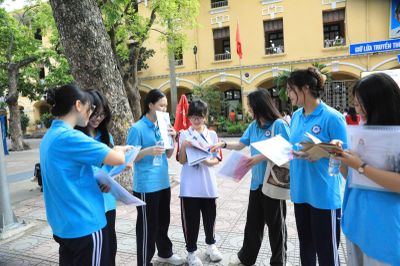 Đề thi chính thức môn tiếng Anh vào lớp 10 Hà Nội