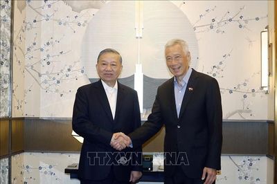 Lãnh đạo Việt Nam - Singapore khẳng định quan hệ hình mẫu hợp tác trong ASEAN