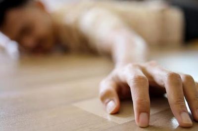 Người đàn ông 39 tuổi nguy kịch, bác sĩ chỉ thẳng 3 thói quen 'cực độc' nhiều người đang lặp lại mỗi đêm