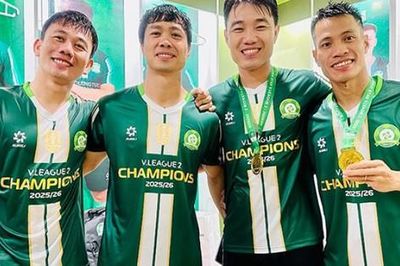 Công Phượng nghẹn ngào giành chức vô địch đầu tiên, đưa Đồng Nai lên V-League