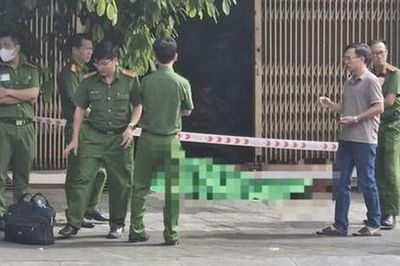 Người đàn ông tử vong trước cửa nhà sau cuộc gọi bí ẩn lúc gần sáng