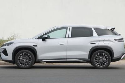 SUV hạng D tiêu thụ 3,3 lít xăng/100 km, trang bị tiên tiến, giá hơn 500 triệu đồng