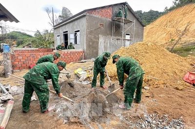 Những dấu chân nghĩa tình của người lính biên phòng xứ Huế