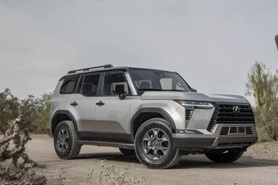 Lexus GX sắp thêm phiên bản hybrid
