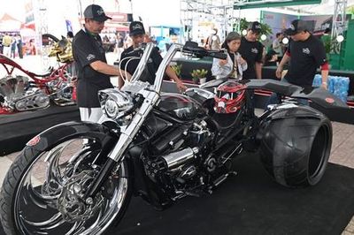 Cận cảnh những 'chiến mã khủng' trên thế giới đổ về phố biển Nha Trang