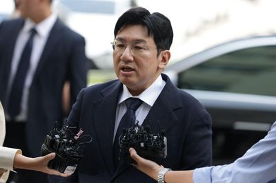 Bang Si Hyuk và bài toán đạo đức của 'đế chế' HYBE