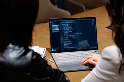 AI bùng nổ, tương lai của lập trình viên có thể không còn nằm ở việc viết code