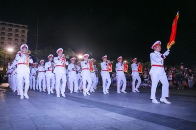 Mãn nhãn màn diễu hành quân nhạc giữa phố biển Sầm Sơn