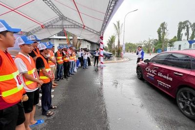 Tập huấn kỹ năng lái ô tô phòng vệ cho người dân